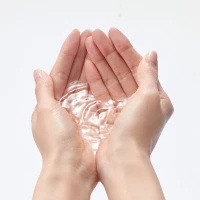 温泉水のようにやわらかでスムーズに角層へ入り込んでいくような化粧水